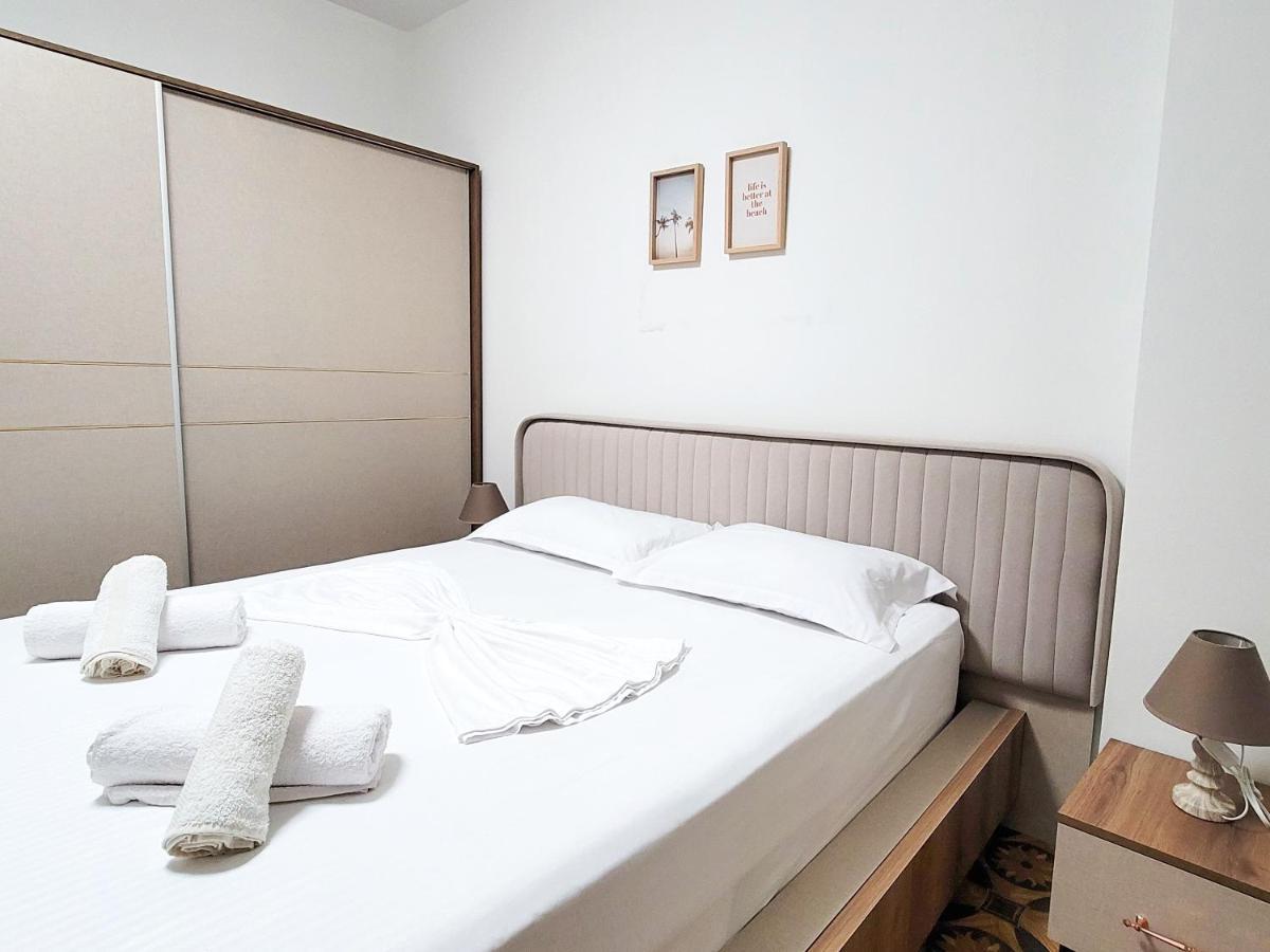 One-Bedroom Gem By The Square Тирана Екстер'єр фото